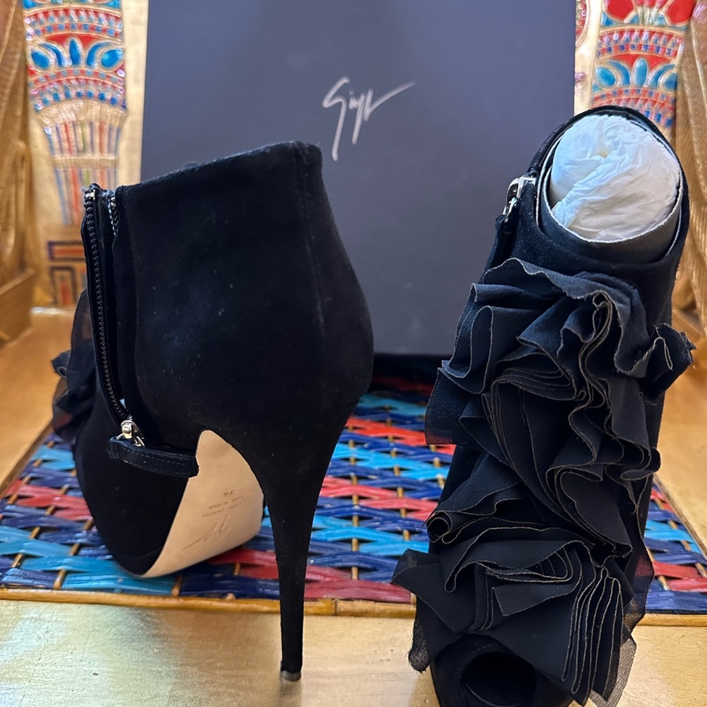 Size 36 Giuseppe Heels